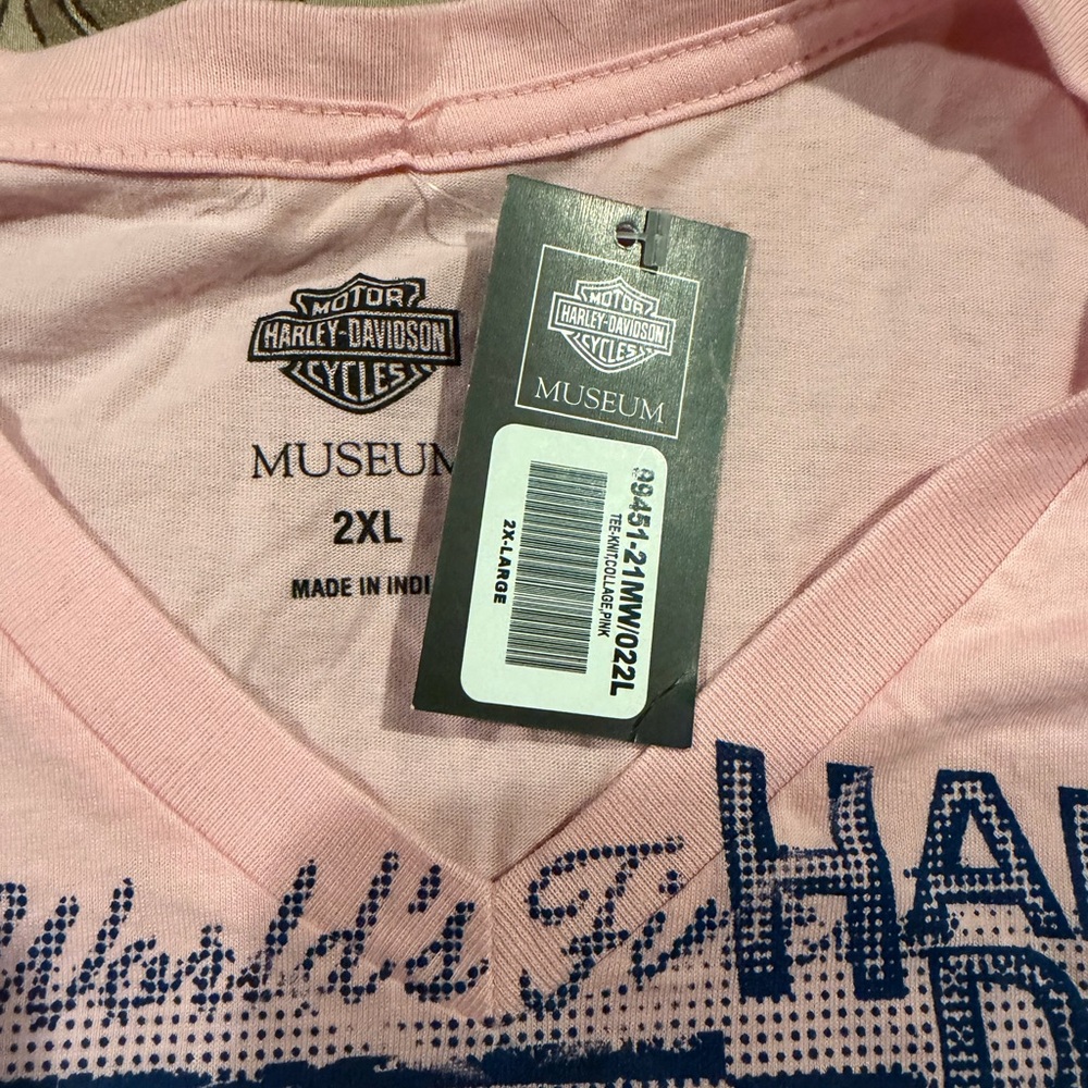 Harley Davidson Pink Wisconsin Museum V-Neck Tee - Women’s 2XL - New with Tags! - Picture 2 of 3
